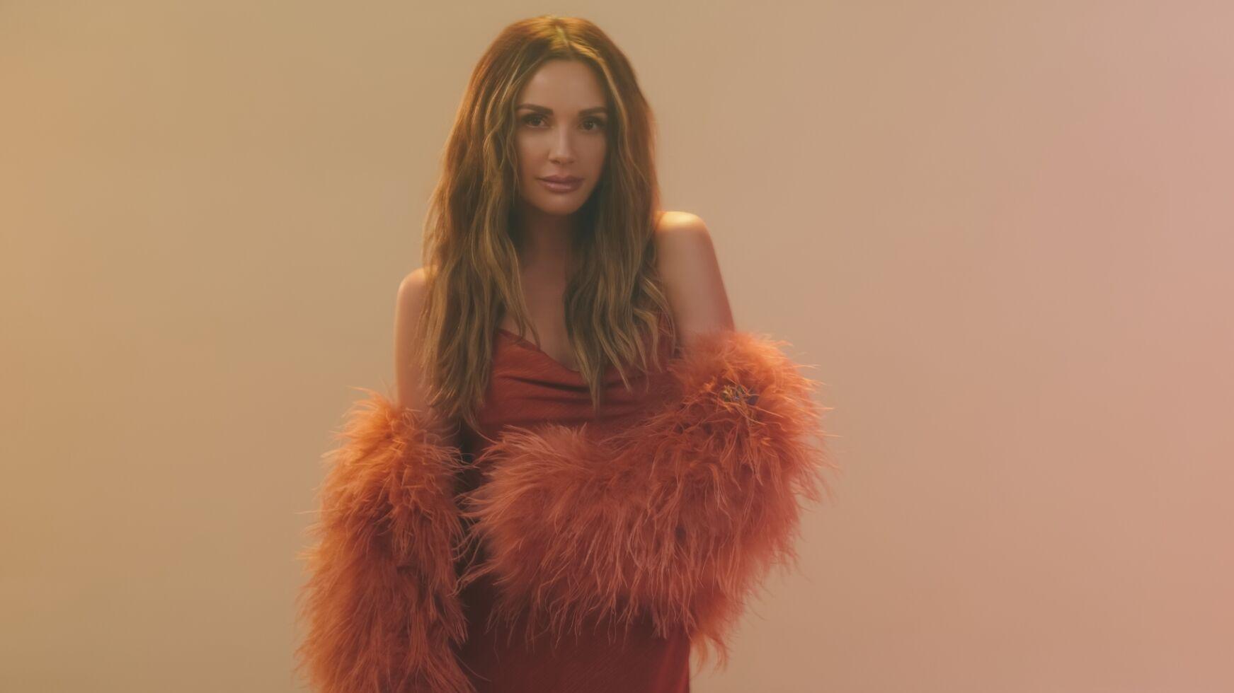 Country singer Carly Pearce brings 'Hummingbird' tour to Tucson